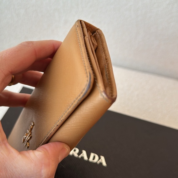 Prada - Picture 3 of 14